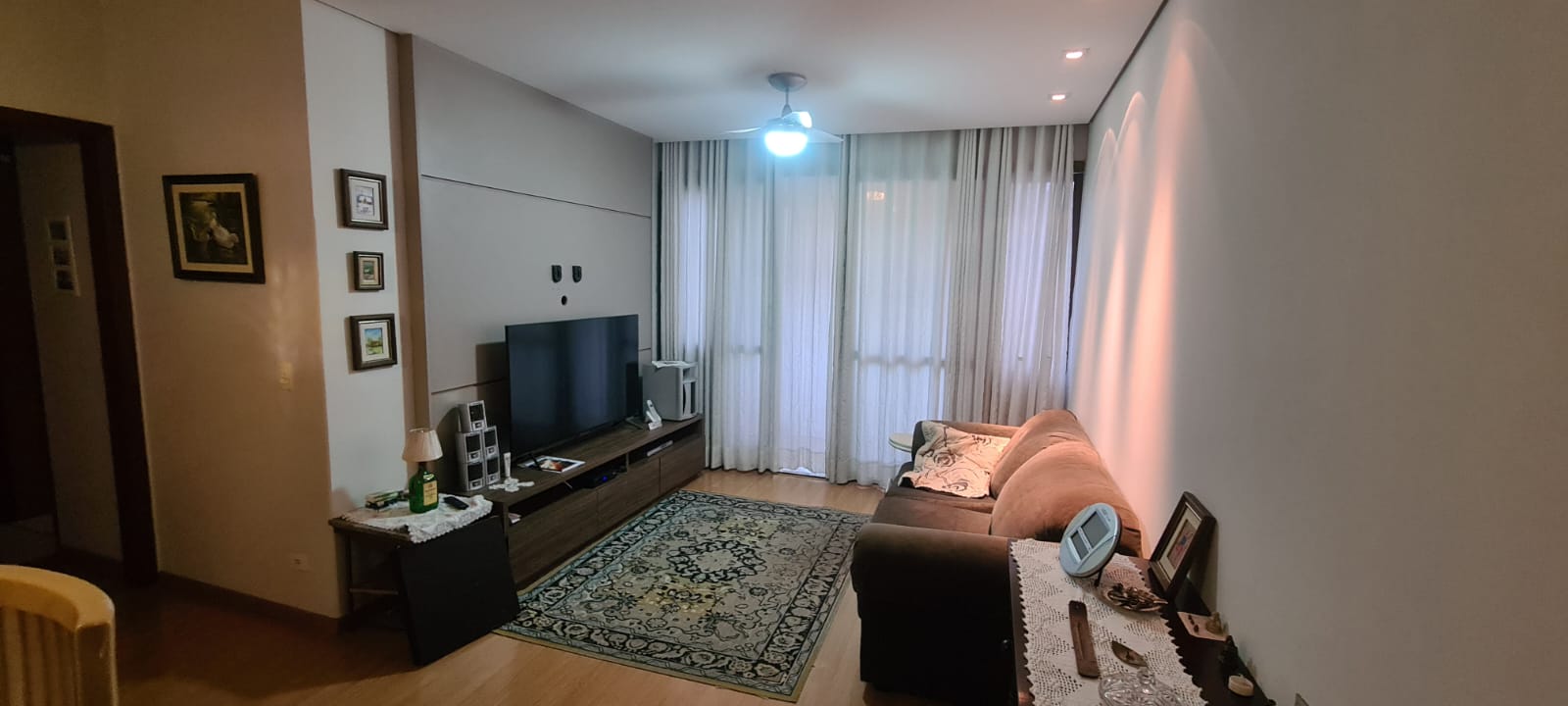 foto do anúncio Apartamento central com 2 suítes - reformado